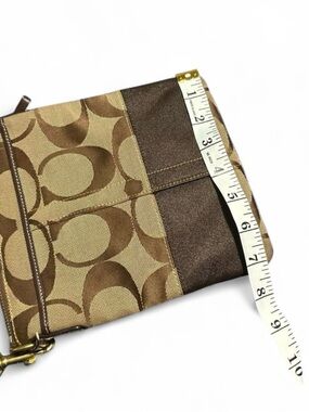 Crossbody Coach Signature bag
